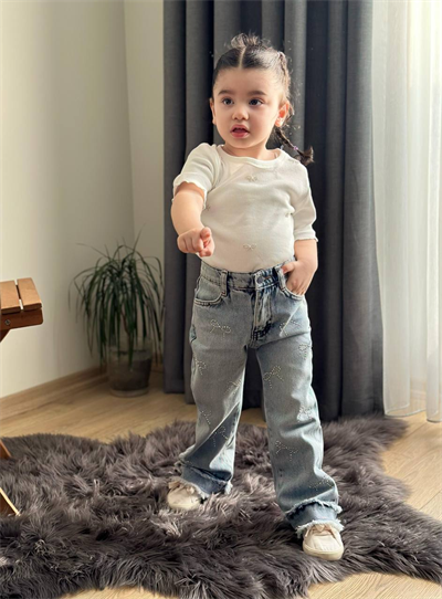 Fiyonk Taş İşlemeli Tişört & Geniş Paça Denim Pantolon Takımı – Kız Çocuk, 3–10 Yaş