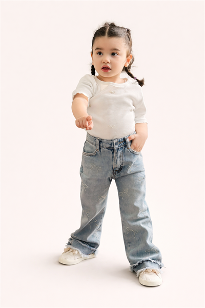 Fiyonk Taş İşlemeli Tişört & Geniş Paça Denim Pantolon Takımı – Kız Çocuk, 3–10 Yaş