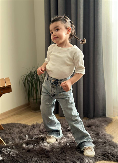 Fiyonk Taş İşlemeli Tişört & Geniş Paça Denim Pantolon Takımı – Kız Çocuk, 3–10 Yaş