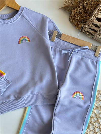 Gökkuşağı Nakışlı Lila Takım – Kız Çocuk, 3 İplik Şardonsuz, 3–10 Yaş