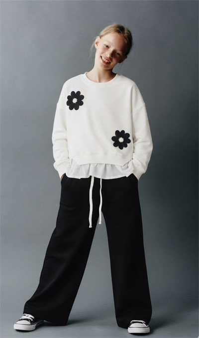 Jabber Çiçek Aplikeli Fırfır Detaylı Genç Takım – Sweatshirt & Boru Paça Alt