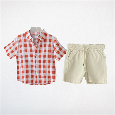 Kırmızı Ekoseli Gömlek ve Krem Şort Takım