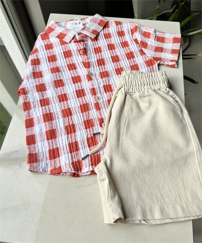 Kırmızı Ekoseli Gömlek ve Krem Şort Takım