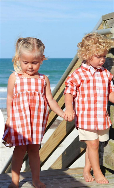 Kırmızı Ekoseli Gömlek ve Krem Şort Takım