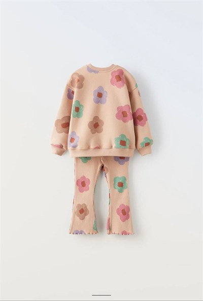Kız Çocuk Eşofman Takımı – Çiçek Baskılı, “The Future Begins Today” Yazılı, 3 İplik Şardonlu