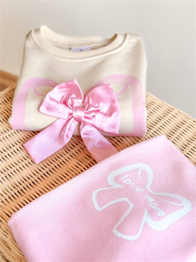 Kurdele Aplikeli Pembe Kız Çocuk Takımı – Sweatshirt & Boru Paça Alt, 2–8 Yaş
