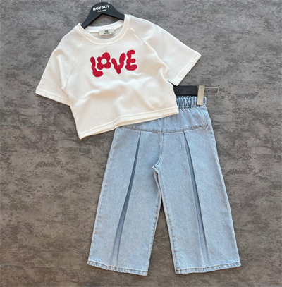 Kız Çocuk Gofre Kumaş Tişört ve Denim Pantolon Takım