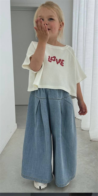 Kız Çocuk Gofre Kumaş Tişört ve Denim Pantolon Takım