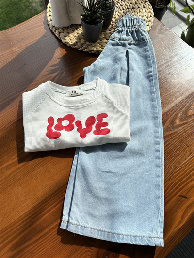 Kız Çocuk Gofre Kumaş Tişört ve Denim Pantolon Takım