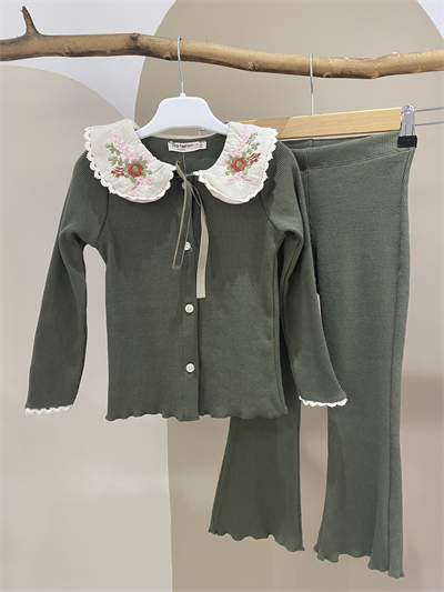 Nakışlı Yakalı Triko Takım – Kız Çocuk, Yeşil, 4–8 Yaş