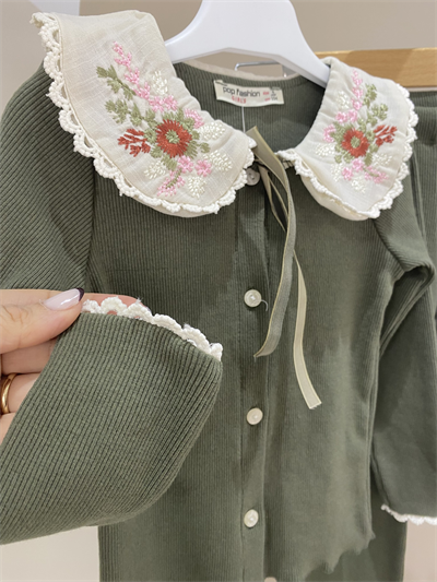 Nakışlı Yakalı Triko Takım – Kız Çocuk, Yeşil, 4–8 Yaş