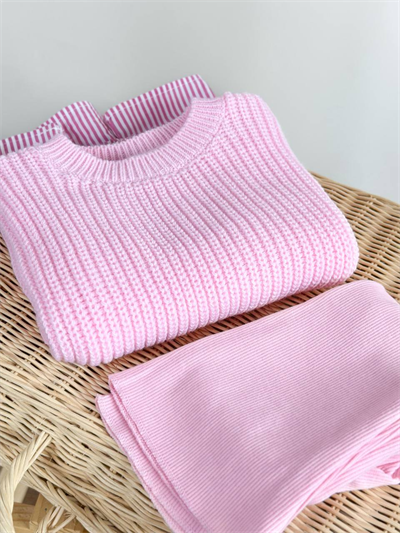 Pembe Fırfır Detaylı Kombin Takım – Örme & Gömlek Kumaş Üst + Boru Paça Alt