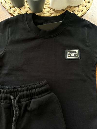 Siyah Tişört ve Şort Takım