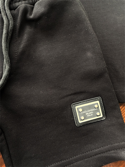 Siyah Tişört ve Şort Takım