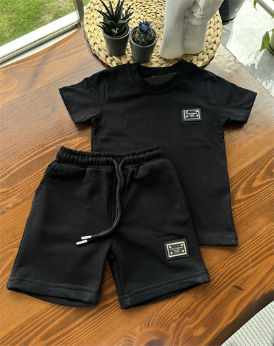 Siyah Tişört ve Şort Takım