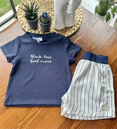 Kız Çocuk Yazı Nakışlı Crop Tişört ve Şort Takım