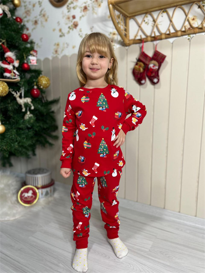 Yeni Yıl Temalı Kırmızı Pijama Takımı – Çocuk, 3–8 Yaş