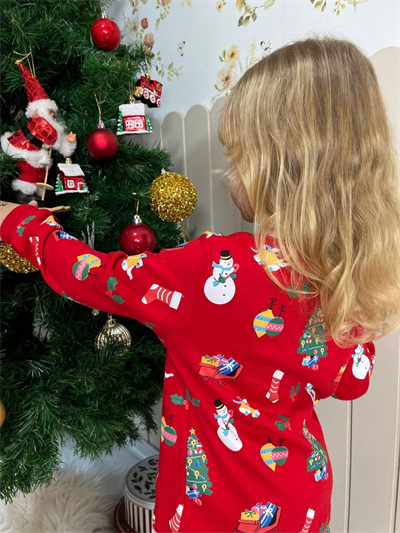 Yeni Yıl Temalı Kırmızı Pijama Takımı – Çocuk, 3–8 Yaş