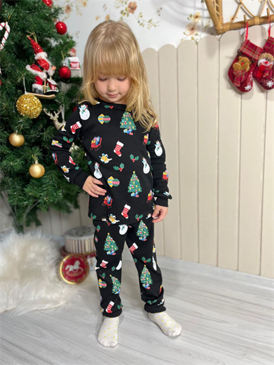 Yeni Yıl Temalı Siyah Pijama Takımı – Çocuk, 3–8 Yaş