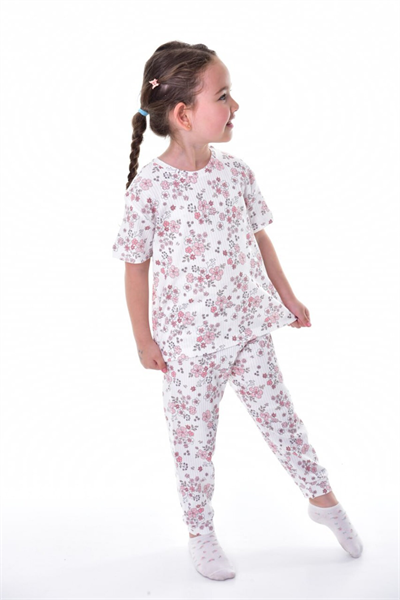 Kız Çocuk Yazlık Pamuklu Pijama Takımı – Çiçek Desenli, Kısa Kollu, Konforlu