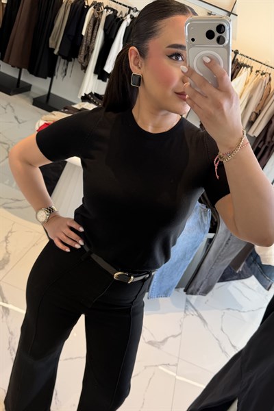 KISA KOLLU TRİKO SİYAH