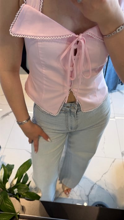 Tasarım Yaka Detaylı Crop 