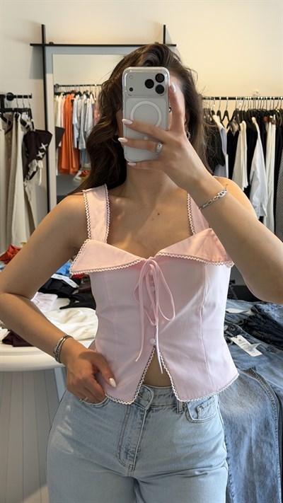 Tasarım Yaka Detaylı Crop 