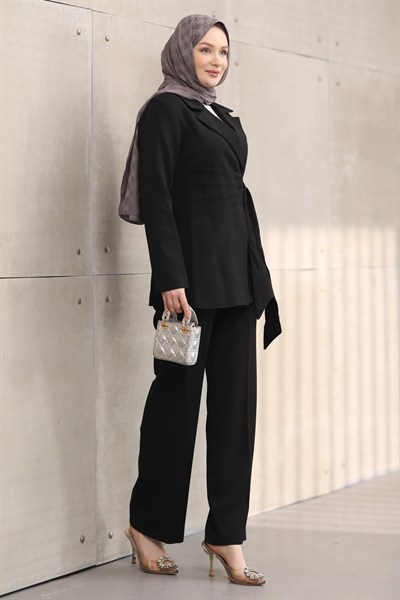 Kuşaklı Blazer Tesettür Takım – Ceket Pantolon Şık ve Modern İkili Takım
