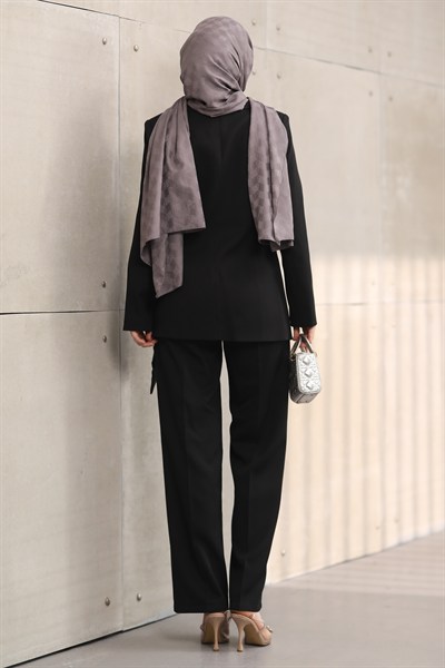 Kuşaklı Blazer Tesettür Takım – Ceket Pantolon Şık ve Modern İkili Takım