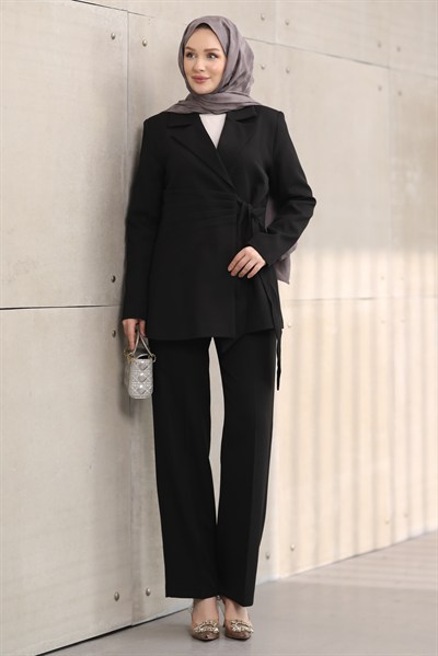 Kuşaklı Blazer Tesettür Takım – Ceket Pantolon Şık ve Modern İkili Takım