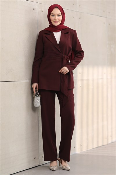 Kuşaklı Blazer Tesettür Takım – Ceket Pantolon Şık ve Modern İkili Takım