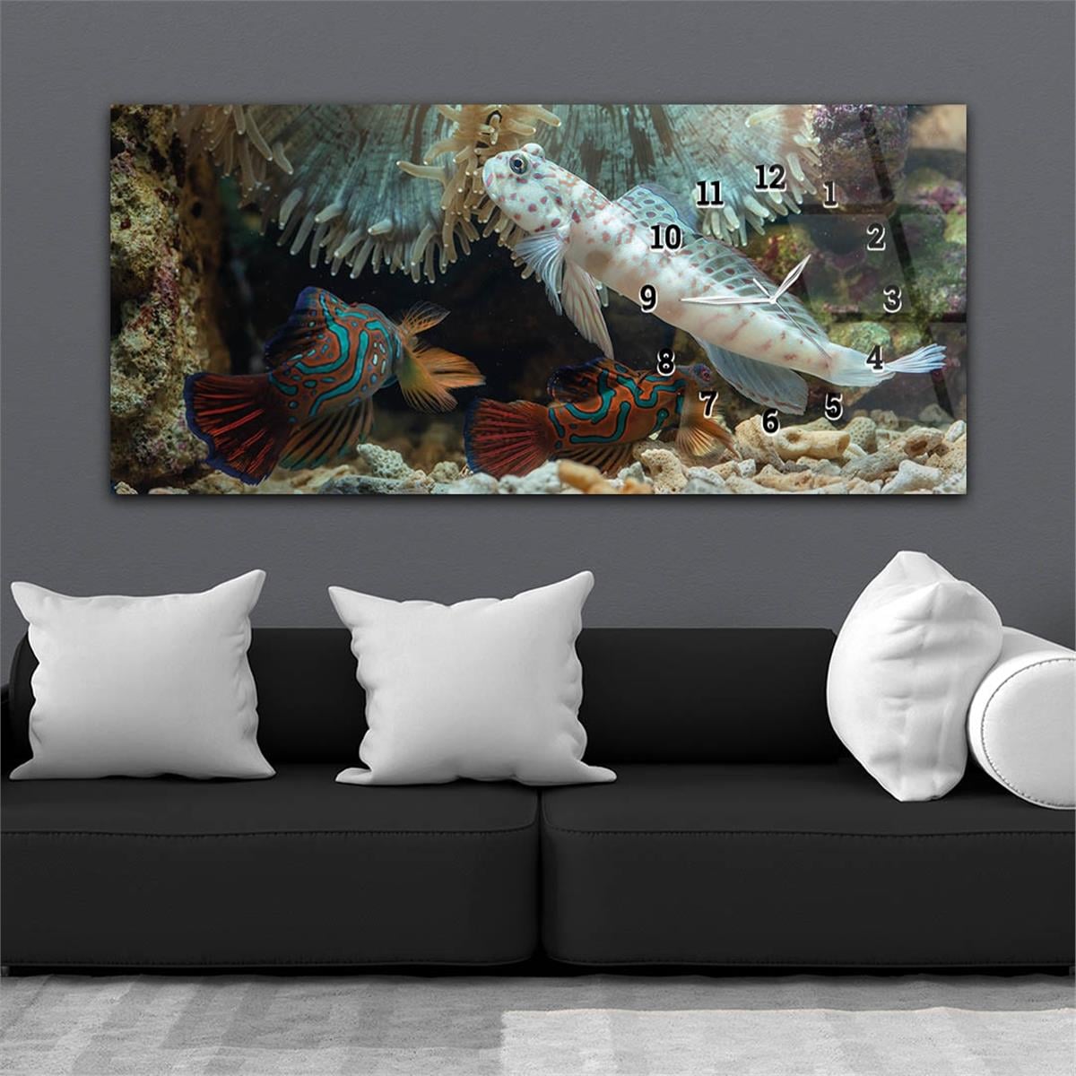 Horizontal bedrucktes Glas mit Kunst und Naturthema und einer Uhr an der Seite 203