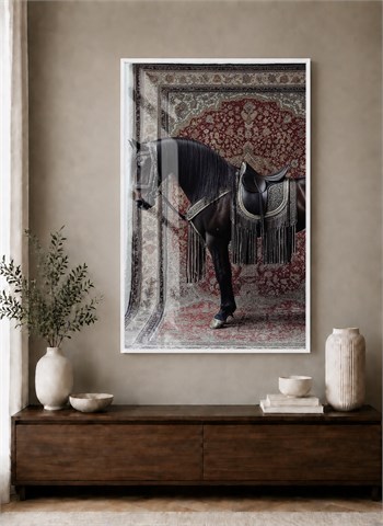 Oryantal Desenli Siyah At Alüminyum Çerçeveli Lüks Cam Duvar Tablosu