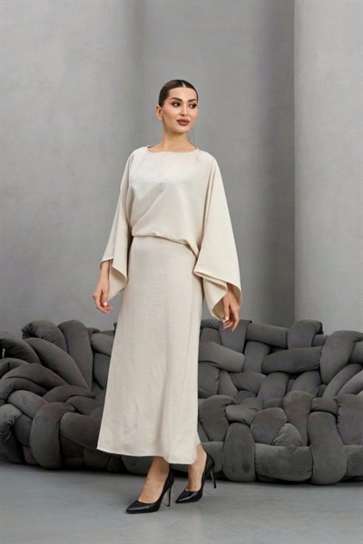 Bej Yarasa Kol Yırtmaçlı Tensel Elbise