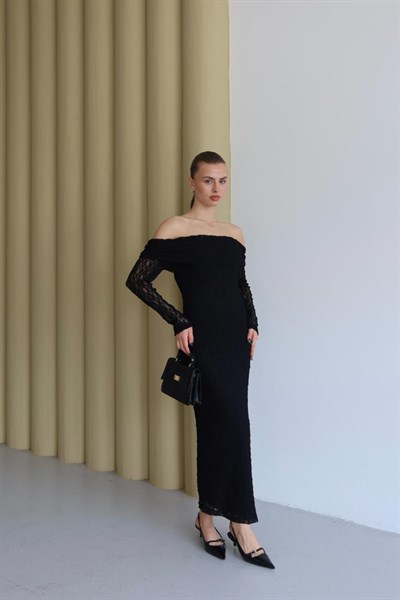 Siyah Kayık Yaka Güpür Desenli Elbise