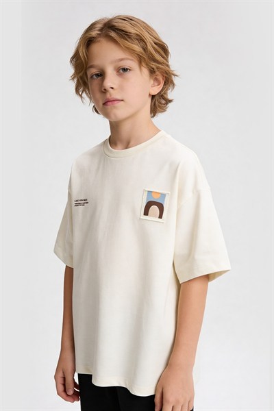 Erkek Çocuk 3D Patch Detaylı Tshirt Ekru