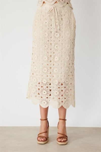 On Beli Bağcıklı Dantelli Midi Etek KREM