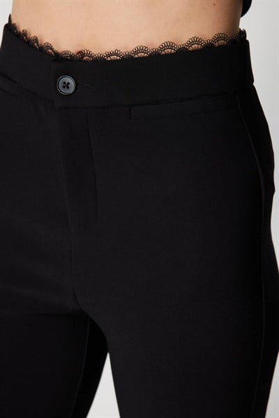 On Beli Dantelli İspanyol Paça Pantolon SIYAH
