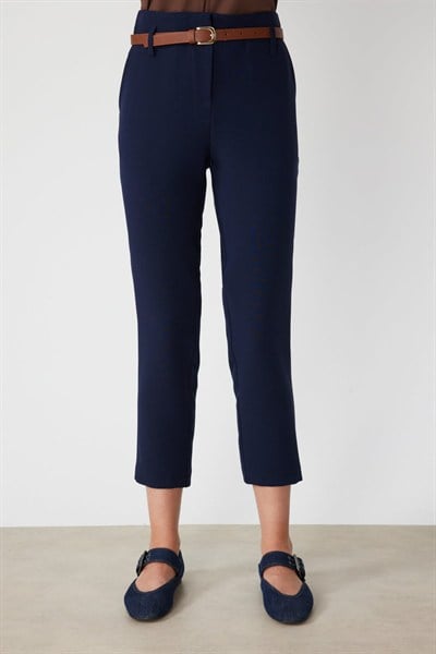 On Beli Kemerli Dar Paça Pantolon LACIVERT