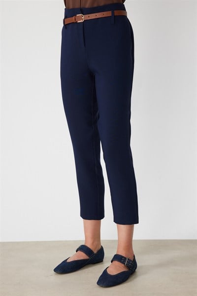On Beli Kemerli Dar Paça Pantolon LACIVERT