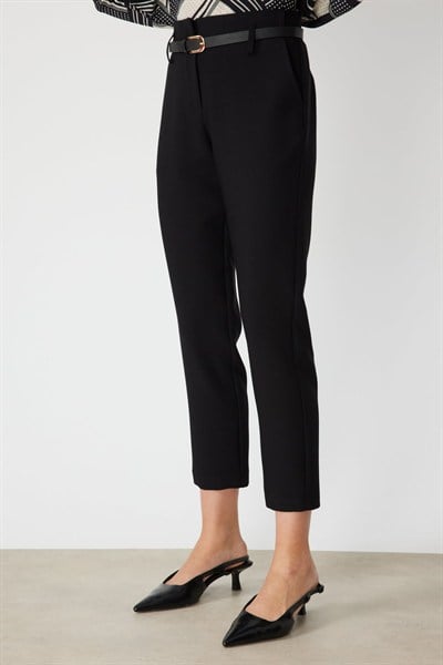 On Beli Kemerli Dar Paça Pantolon SIYAH