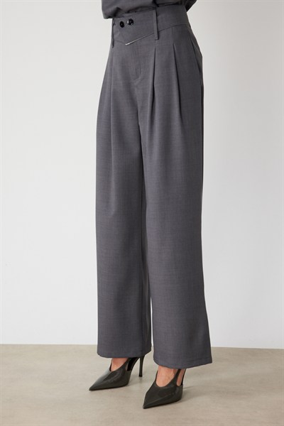 On Beli Kemerli Pileli Pantolon GRI