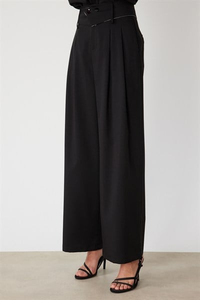 On Beli Kemerli Pileli Pantolon SIYAH