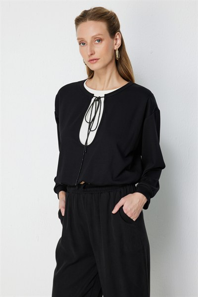 On Beli Lastikli Zincirli Crop Sweat SIYAH
