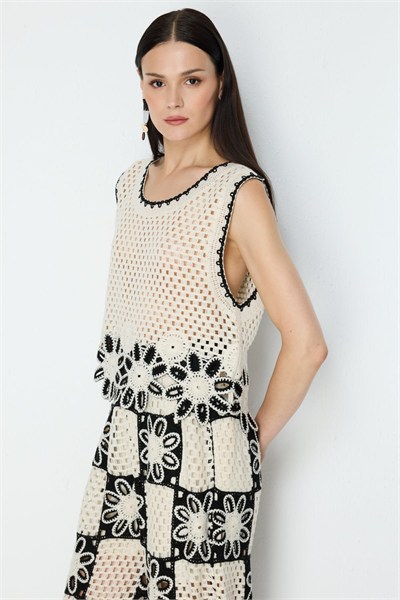 On Dantelli Sıfır Yaka Crop Bluz KREM
