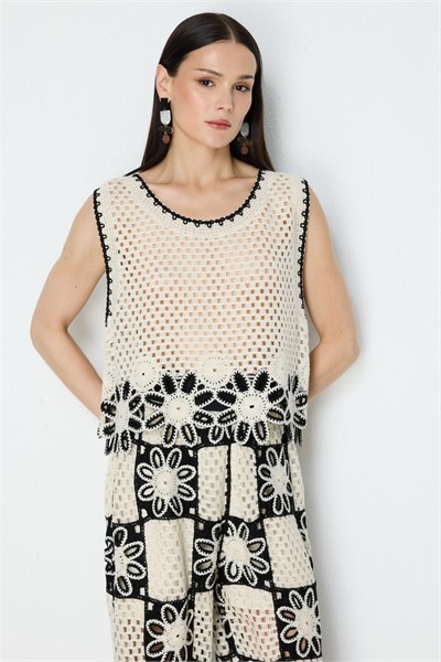On Dantelli Sıfır Yaka Crop Bluz KREM