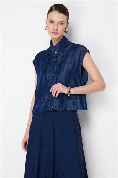 On Dik Yaka Düğmeli Crop Yelek INDIGO