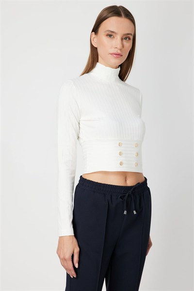 On Dik Yaka Süs Düğmeli Crop Bluz EKRU