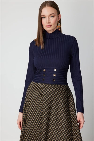 On Dik Yaka Süs Düğmeli Crop Bluz LACIVERT