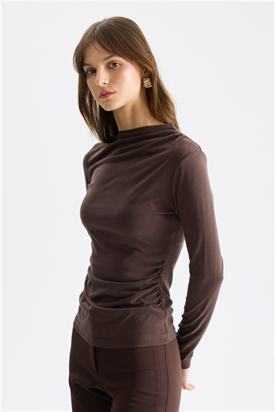 On Drape Detaylı Büzgülü Bluz Kahve